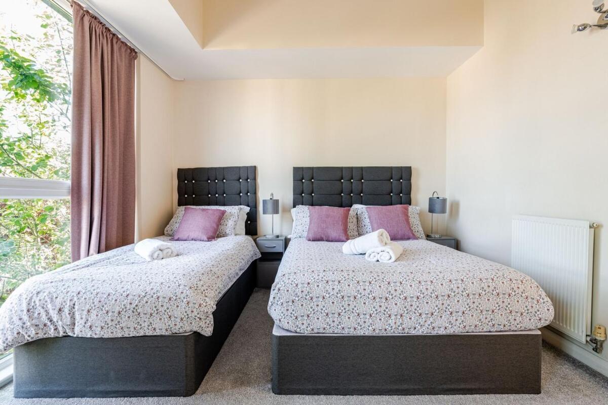 Comfortable 3-Storey House With Free Car Parking Манчестер Экстерьер фото
