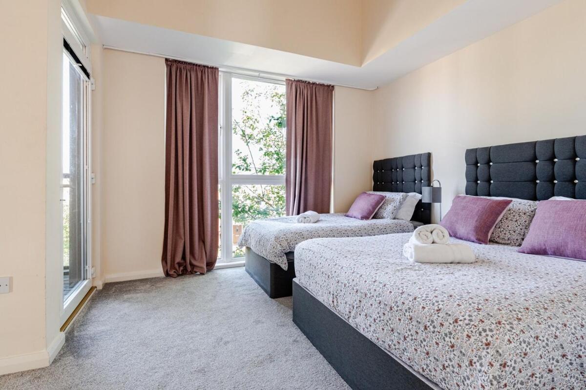 Comfortable 3-Storey House With Free Car Parking Манчестер Экстерьер фото